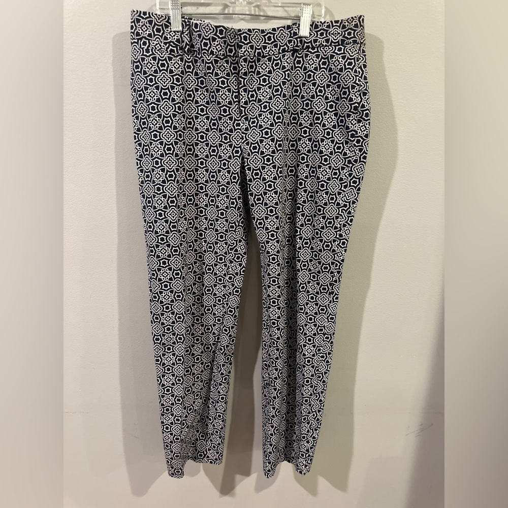Crown & Ivy Patterned Pants Size 10 Navy White Stretch Slim Ankle Pants Preppy